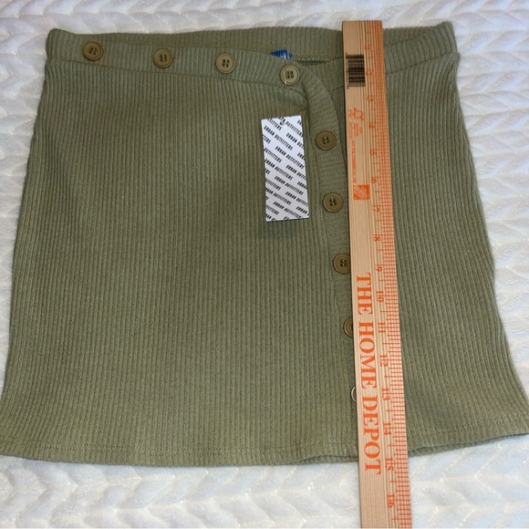 Urban outfitters Olive sage  Button-Down Mini Skirt new size medium - Picture 9 of 10